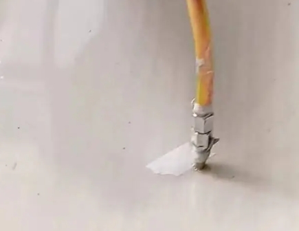 高碑店瓷砖空鼓维修公司专业解答在瓷砖铺贴过程中，如果使用的砂料过粗（如全部使用了粗砂），可能会导致以下问题